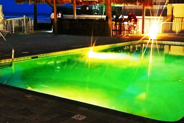 Poolside bar