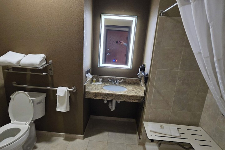 Room 22 of 34
