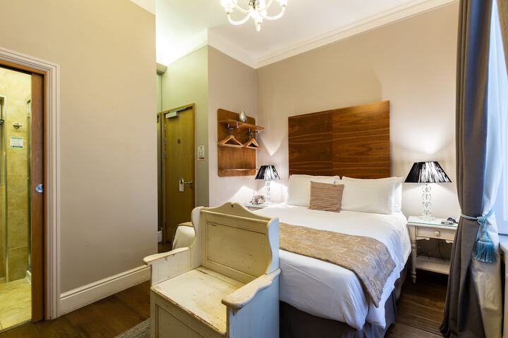 Room 44 of 128