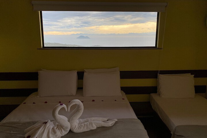 Room 3 of 33