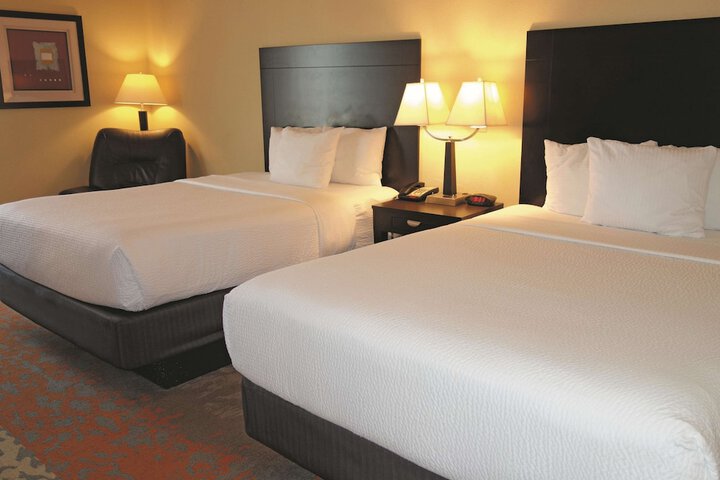 2 Queen Beds (5 of 5)