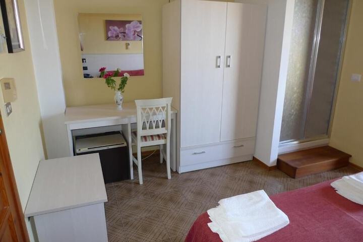 Room 4 of 51