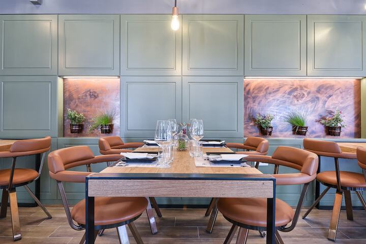 Dining 63 of 77