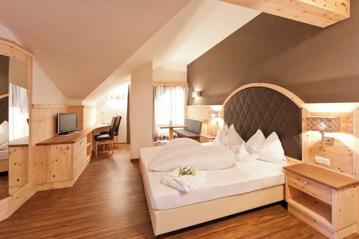Room 13 of 61
