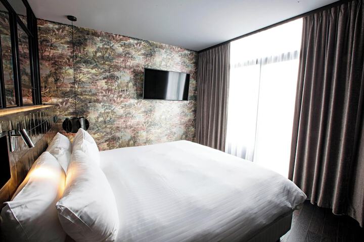 Room 13 of 76