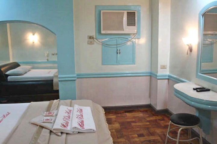 Room 8 of 25