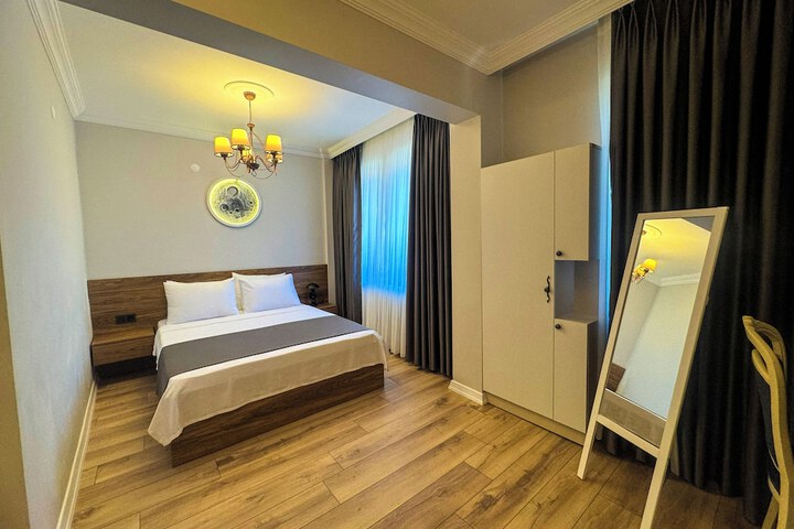 Room 8 of 21