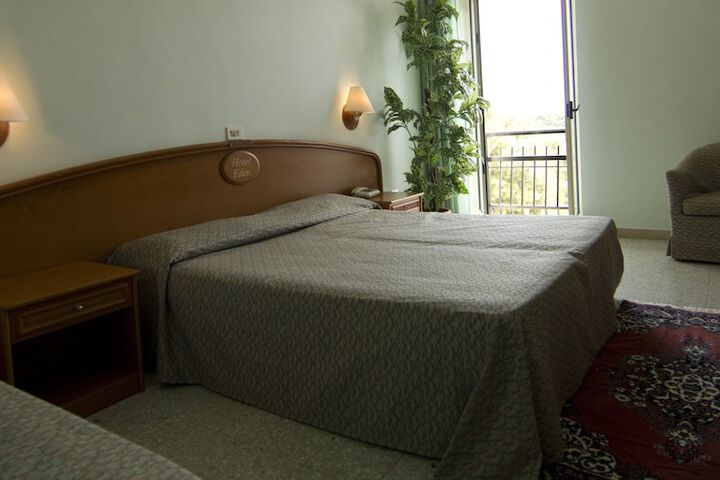 Room 12 of 39