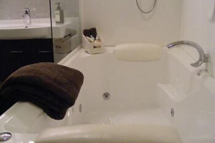 Jetted tub