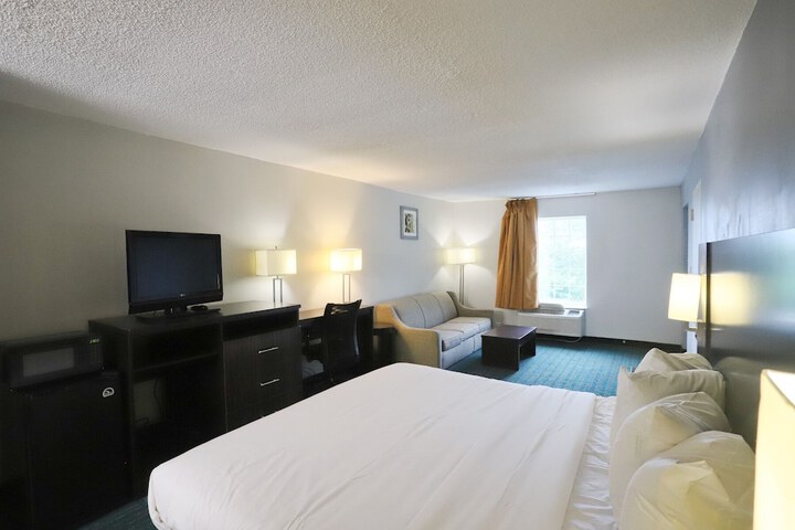 1 King Bed (4 of 4)