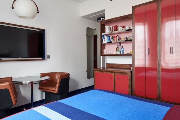 Room 23 of 114