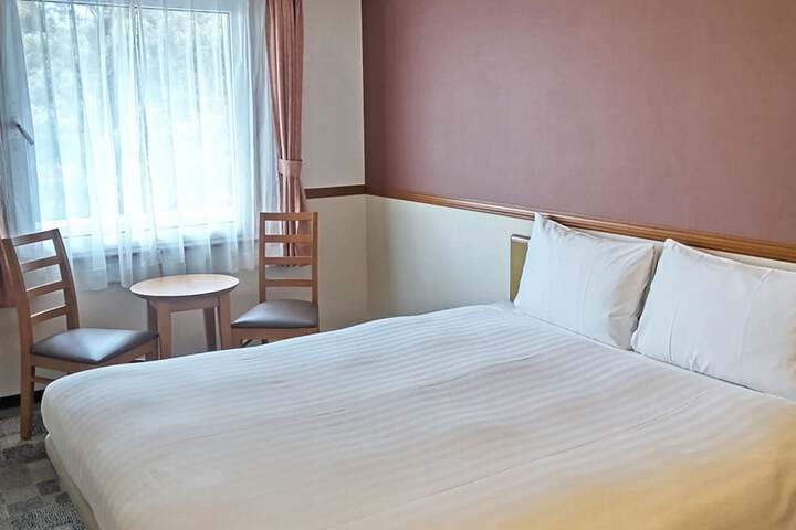 Room 6 of 37