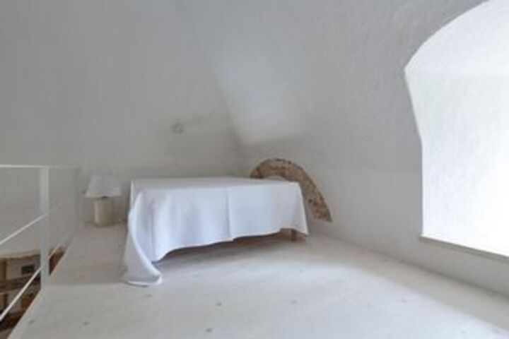 Room 6 of 16