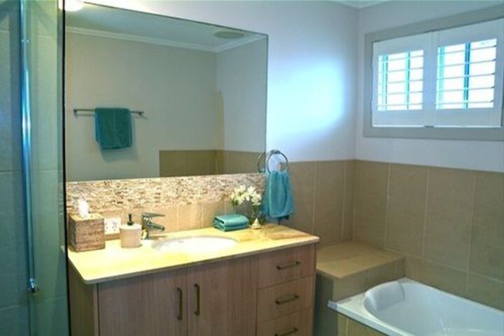 Room 10 of 16