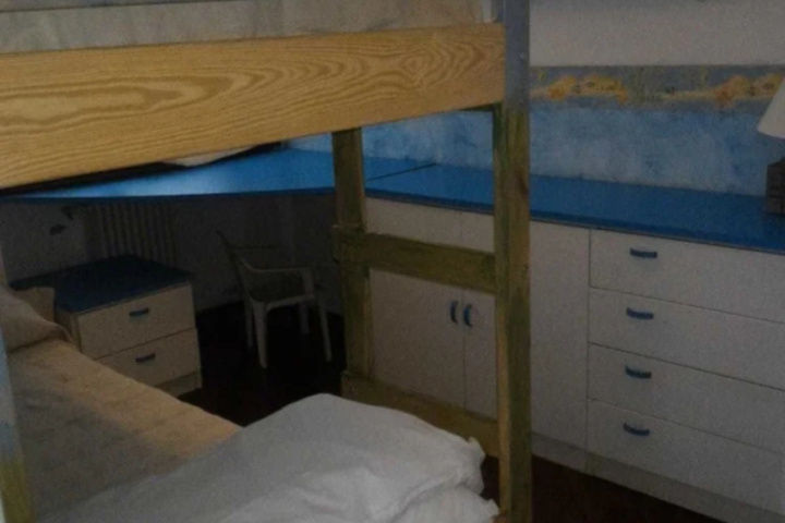 Room 4 of 9