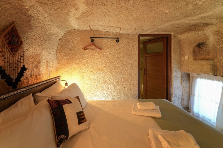 Room 12 of 140