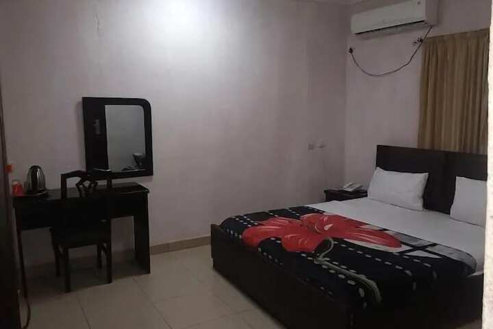 Room 5 of 33