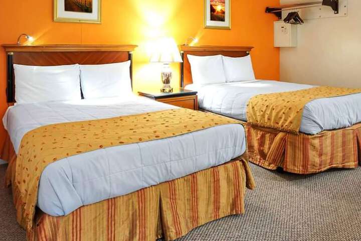 2 Double Beds (18 of 19)