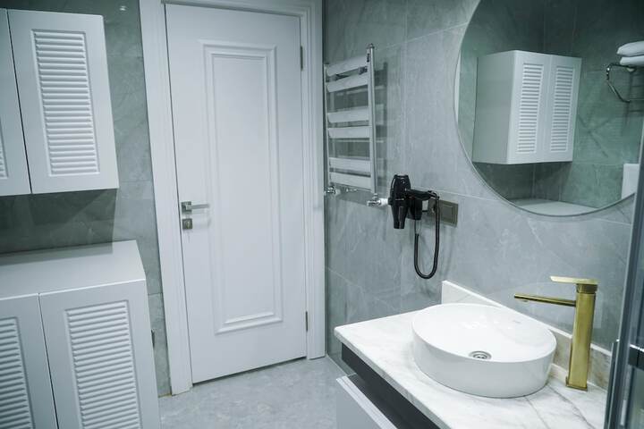 Room 80 of 94