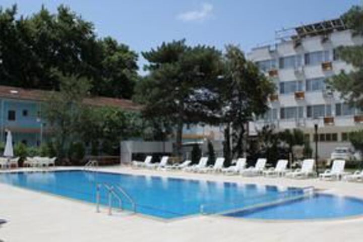 Pool 8 of 13
