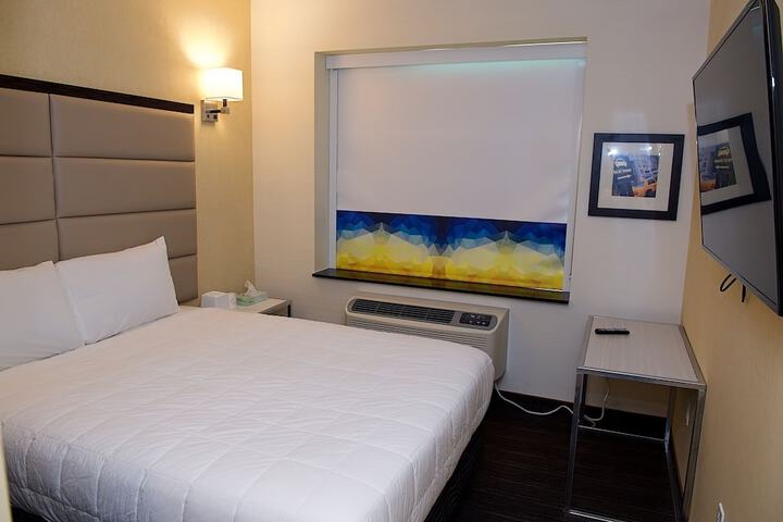 Deluxe Single King Bed (7 of 9)