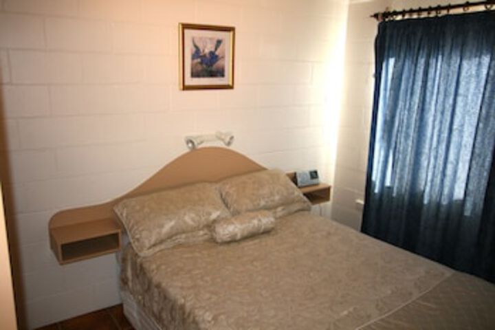 Room 13 of 120