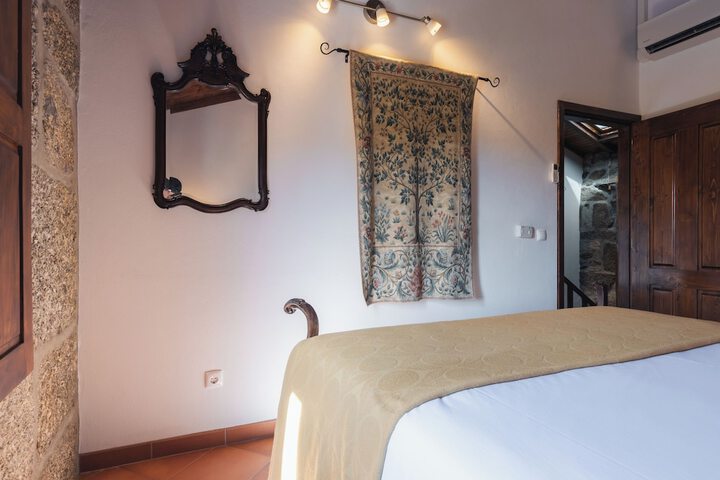 Room 44 of 193