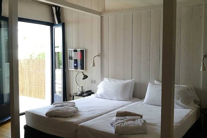 Room 27 of 82