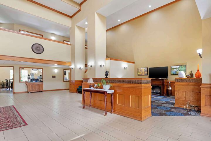 Entrance & Lobby
