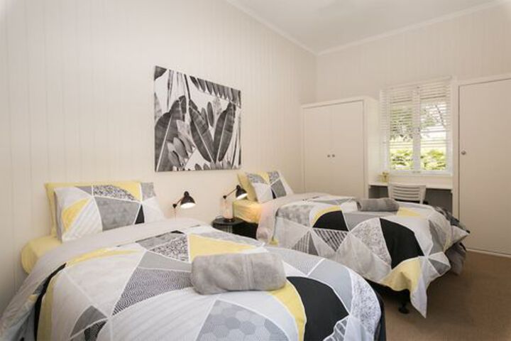 Room 4 of 12