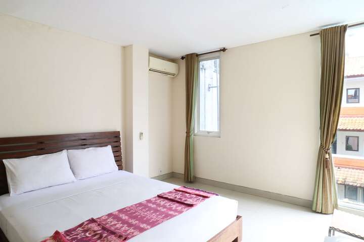 Room 10 of 32