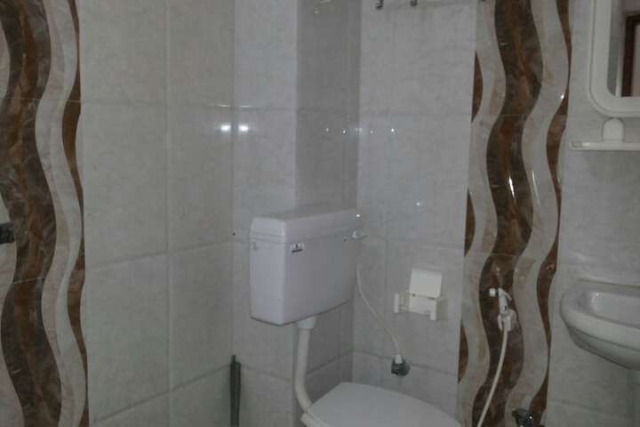 Room 6 of 18
