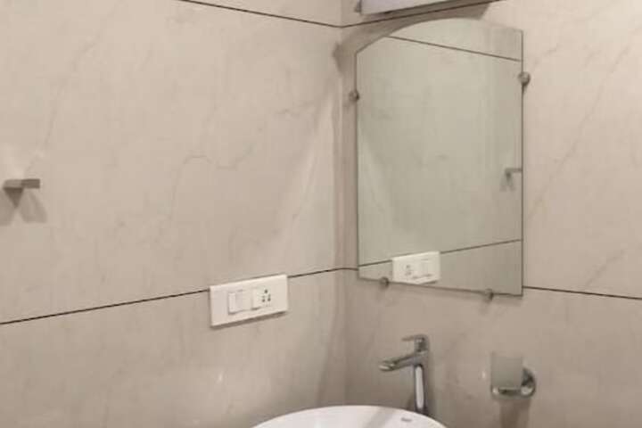 Room 5 of 11