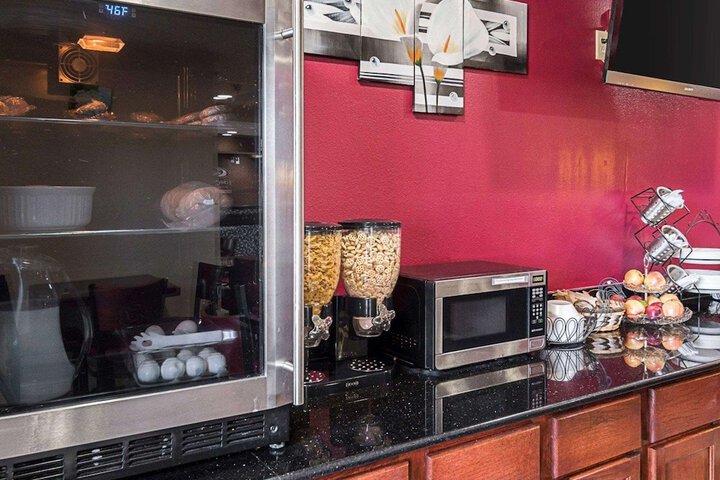 Breakfast/Coffee Service 22 of 33