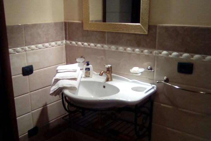 Room 3 of 16