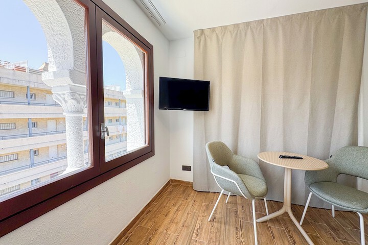 Room 33 of 97