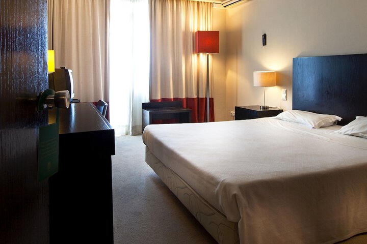 Room 4 of 63