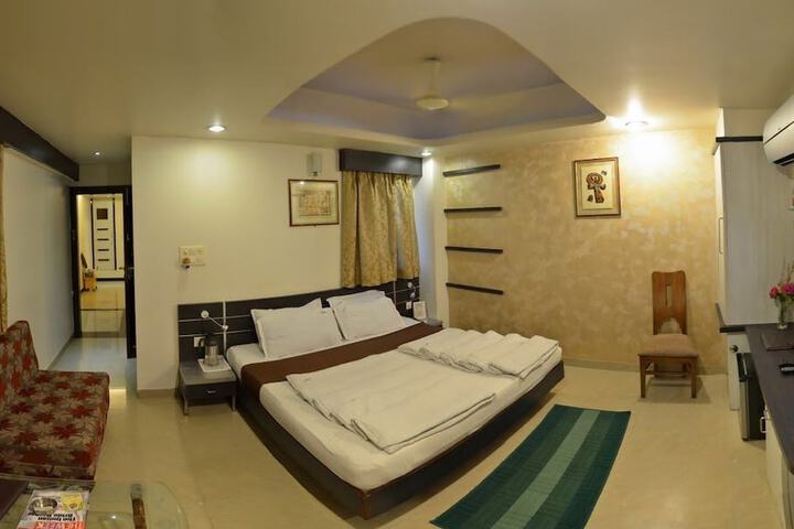 Room 7 of 28