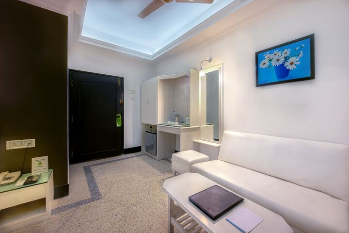 Room 6 of 36