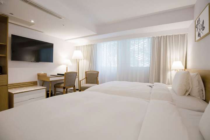 Room 15 of 38