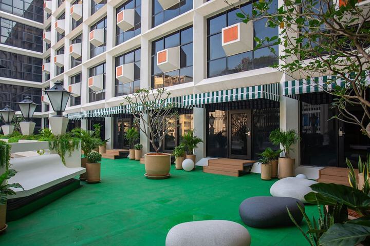 Hotel Exterior 172 of 180