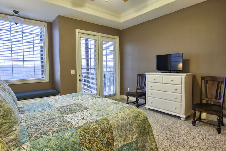 Room 6 of 98
