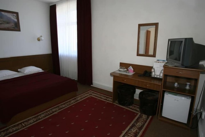 Room 16 of 33