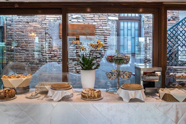 Breakfast/Coffee Service 104 of 128