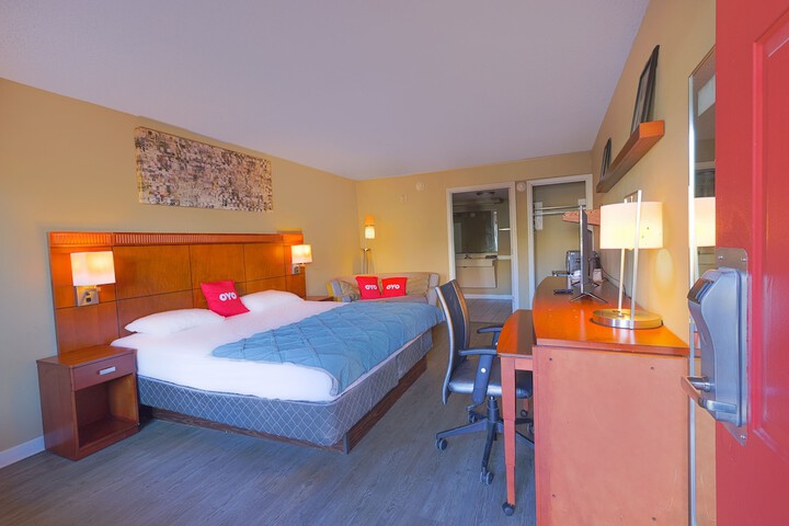 1 King Bed (12 of 12)