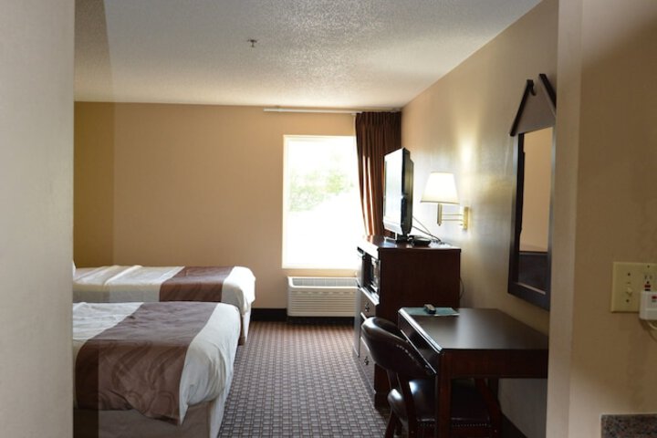 2 Queen Beds (4 of 11)