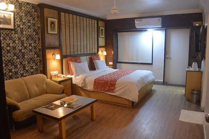 Room 18 of 143