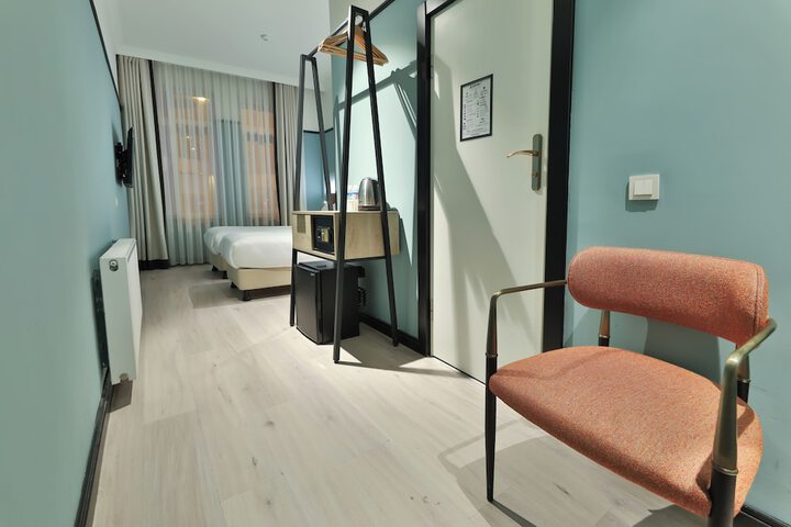 Room 16 of 59