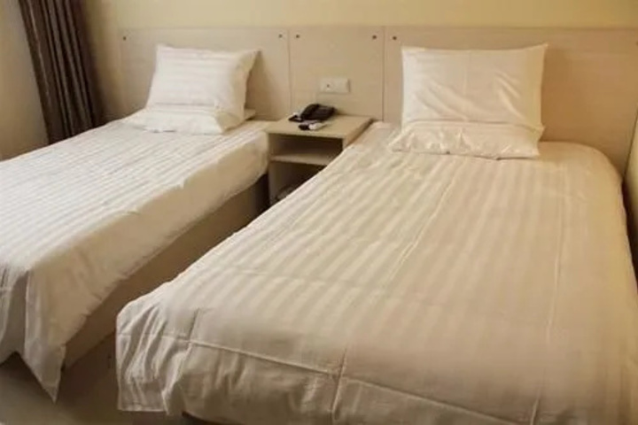 Room 4 of 6