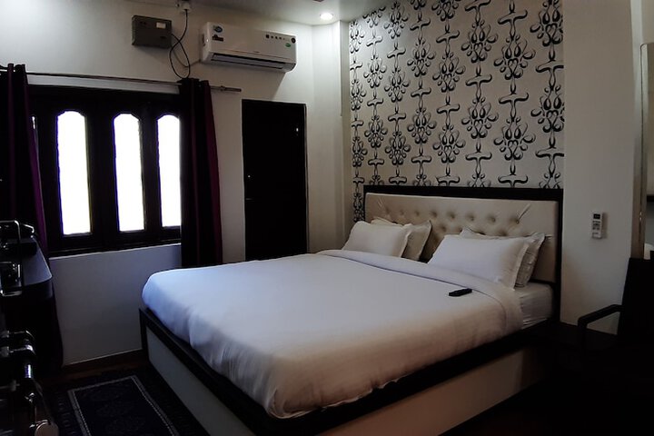 Room 18 of 83